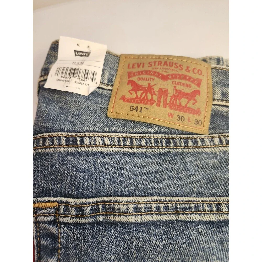 Levi 541 Size 30×30 Athletic Taper Stretch